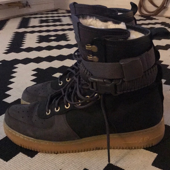 Nike - Picture 2 of 7